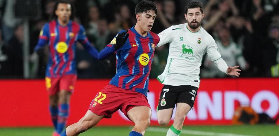 B体育官网-世体：卡萨多和贝尔纳尔愿意替补，他们对巴萨来说至关重要