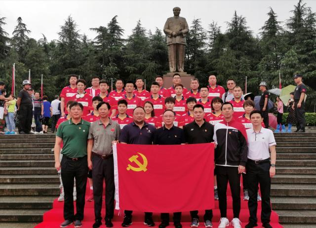 B体育APP-国羽众将士瞻仰伟大领袖风范 筑牢奥运备战精神